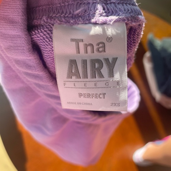 Aritzia, TNA Sweat Shorts - Picture 4 of 5